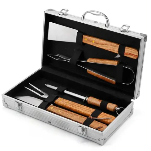 Kit Para Parrilla 5 Piezas Acero Inoxidable Asado Pinza Espátula Pinche Afilador Cuchilla -Gadnic (KPARRI08)