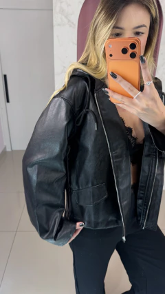 Jaqueta Over de Couro com Capuz - Julia Loyacono Store