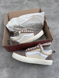 KNU SKOOL BEIGE OFF - comprar online