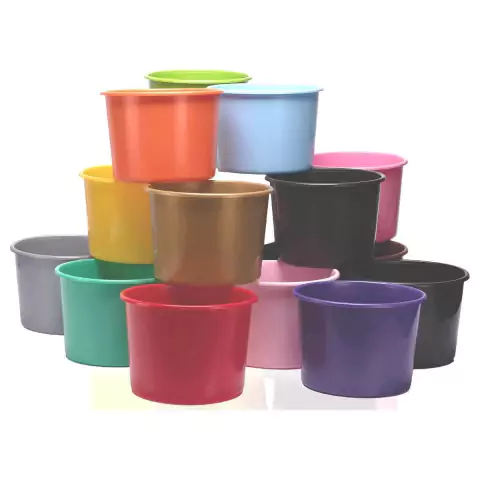 Vários baldes de pipoca coloridos e lindos, com capacidade de 1,5 litros, ideais para festas e lembrancinhas.