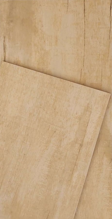 Porcelánico Cejatel Ducato Plus de 28x118 cm en tonos beige, con textura que imita la madera.