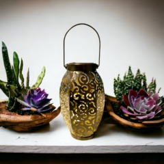 Lampara farol solar colgante de metal para decorar tu casa! en internet