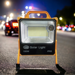 Reflector SOLAR 100W portátil con función de linterna, baliza y cargador USB de celulares - tienda online