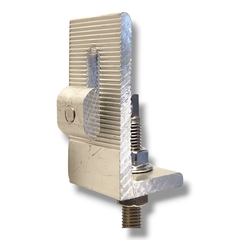 Soporte metálico de aluminio con tornillo y sistema de ajuste.