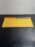 Teclado Transparente sem fio com suporte de celular KBF02 | Amarelo na internet