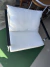 Poltrona Roma Linho Branco e Metal Preto - comprar online