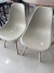 Duas Cadeiras Eames | Bege