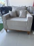 Poltrona Beny Cor Bege 2 Almofadas - comprar online