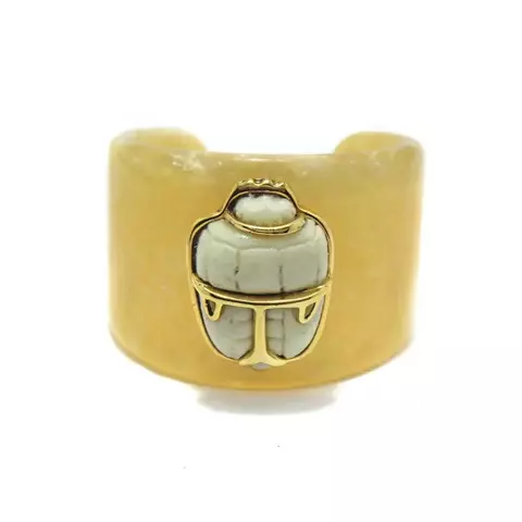 Pulseira Resina Escaravelho Branco | Rosana Bernardes - comprar online