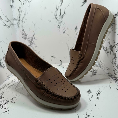 MOCASIN DE CUERO PICADO