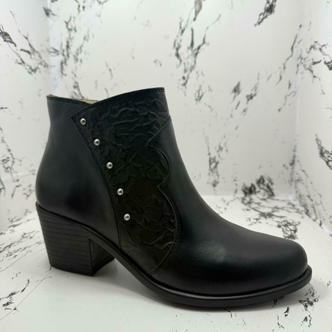 BOTA DE CUERO CON TACO