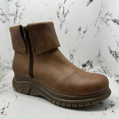 BOTA DE CUERO DOBLE CIERRE