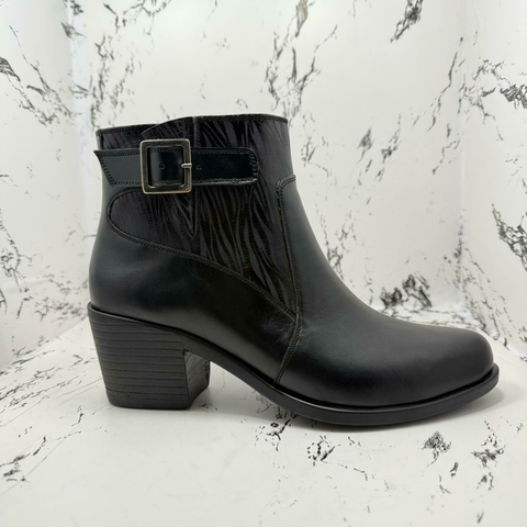 BOTA DE CUERO CON TACO