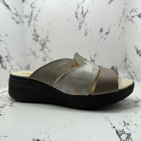 JULIETA CHINELA DE CUERO BASE GOMON