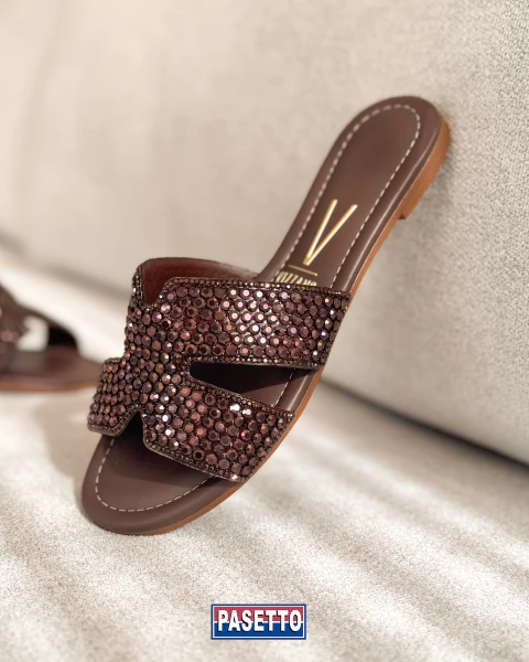 Chinelo Rasteira de Strass Vizzano Marrom 6371-1005