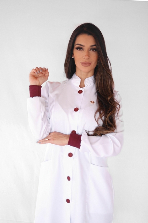 Jaleco Feminino Jasmim Branco/bordô - comprar online