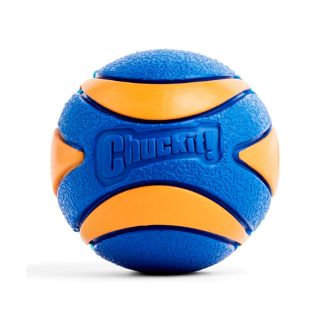 Bola Chuckit Ultra Squeaker em borracha ultra resistente com apito interno, ideal para jogos de busca com cães ativos