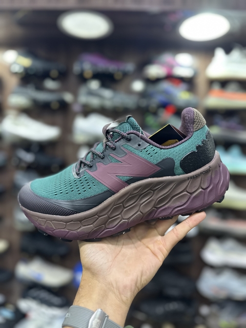 Fresh Foam" and "More Trail - Verde/Marrom Vinho - comprar online