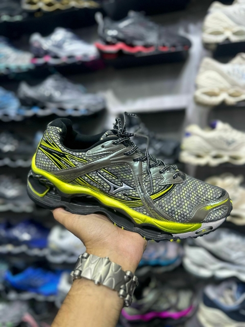 Mizuno Prophecy 1 Cinza/Amarelo - comprar online