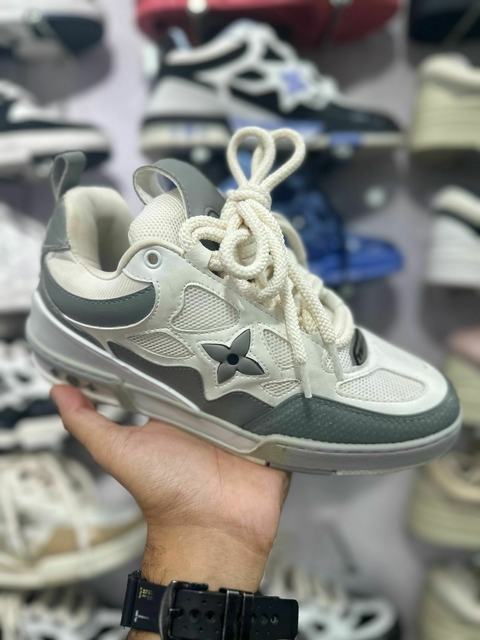Louis Vuitton SK8 - Branco/Cinza - comprar online