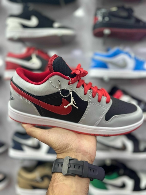 Nike Air Jordan 1 Low - Cinza/Branco/Vermelho - comprar online
