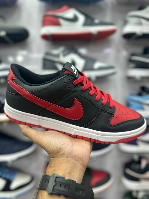 Nike Dunk Low - Preto/Vermelho