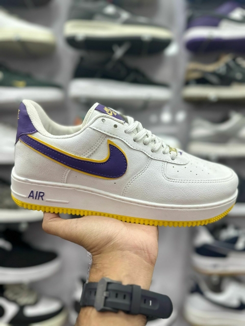 Nike Air Jordan 1 - Branco/Roxo - comprar online