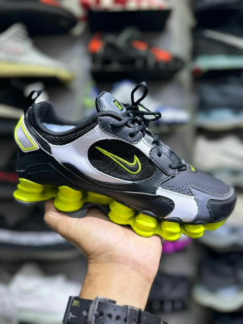 Nike Shox 12 Molas - Preto/Verde/Cinza - comprar online