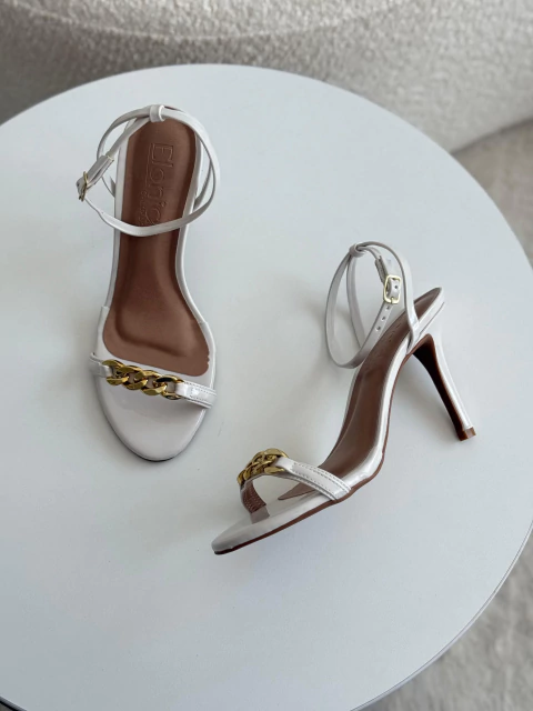 Sandália Salto Fino com Corrente Pietra