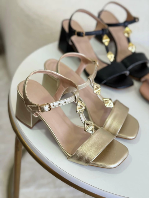 Sandália Salto Bloco com Esferas Organicas