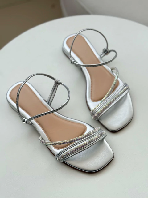 Rasteira Metalizada com Tiras de Strass Jade