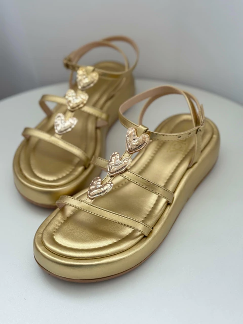 Papete com corações dourados