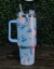 VASO STANLEY QUENCHER TÉRMICO 1.8Lt CELESTE FLORAL - comprar online