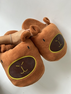 Pantuflas Capibara 1 en internet