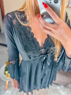 ROBE CR TULE DETALHE EM RENDA na internet
