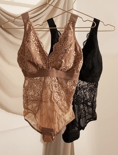 BODY EM RENDA E TULE - comprar online