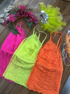 CROPPED NEON COM ALÇAS FINAS na internet