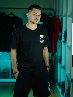 CAMISETA NK SPORTWEAR AUTHORIZED PERSONNEL ONLY - loja online