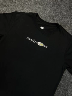 CAMISETA AIRMAX DAY na internet