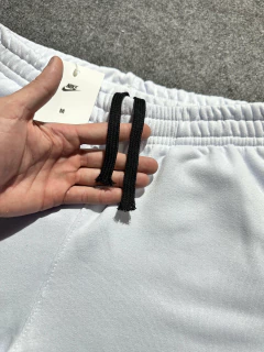 BERMUDA MOLETOM SWOOSH - BRANCA - Drivox Atacado