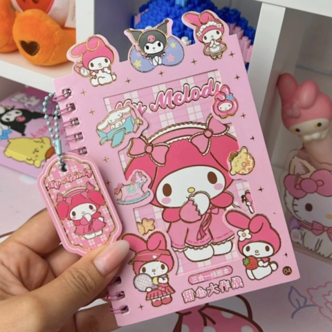 Caderno de Adesivos Sanrio