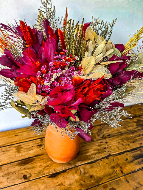 Fúcsia com Laranja - Arranjo/Centro de Mesa Desidratado - Linha Premium - em Vaso de Terracota - comprar online