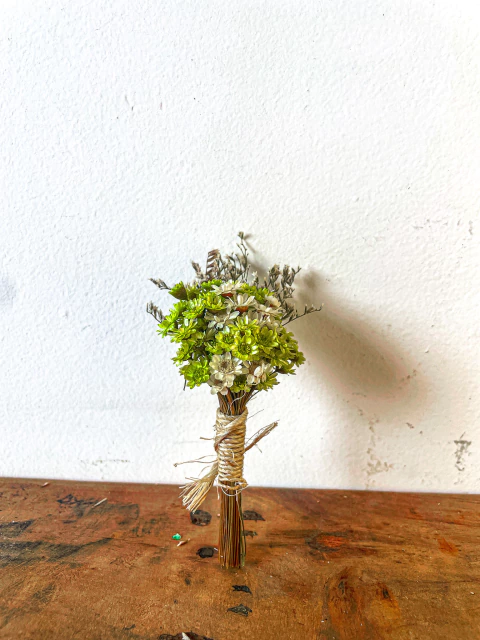 Lapela Desidratada - Linha Basic - Dona Planta - Flores Desidratadas para Casamento | Buquês de Noiva que Duram para Sempre