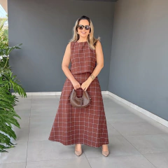 Conjunto Elisa - Cropped Alongado e Saia Midi - Marrom - loja online