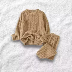 Imagen de ¡COMBO INVIERNO 3 EN 1! ¡Pijama polar térmico + Pantuflas térmicas + medias térmicas!