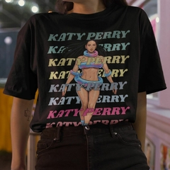 Camiseta Oversized Katy Perry Cartoon Names na internet