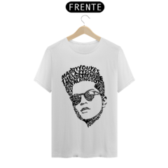 Camiseta Bruno Mars Type Branca na internet