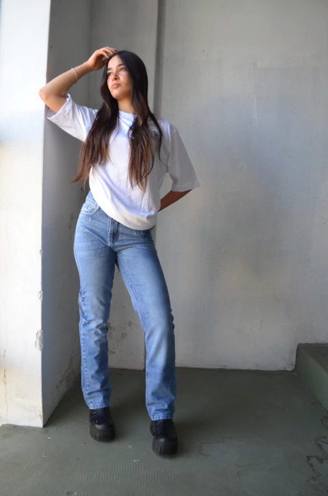 tiro medio | bolsillos desflecados | celeste