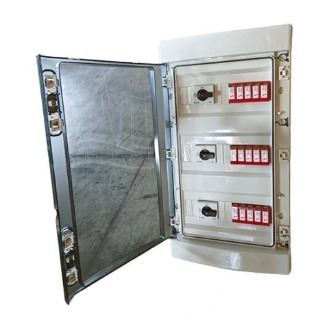 Caja combinadora Merz, 6 MPPTs, 12 entradas, 12 salidas, 20A, 1005VDC con supresor, imagen principal