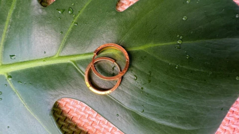 brinco argola textura martelada - dourado